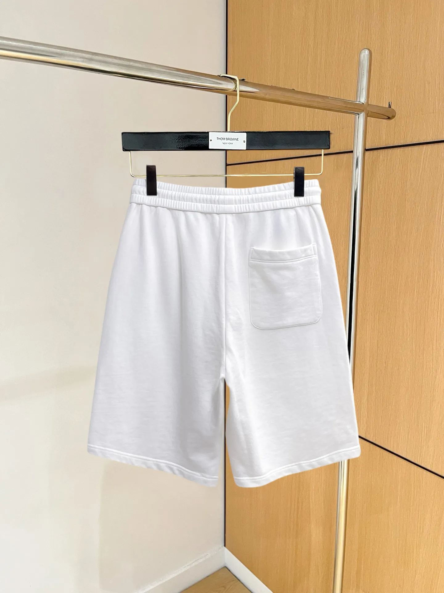 Balenciaga's three-standard complete 2026 summer New Arrival men's casual shorts, advanced custom-made Breathable fabric, Breathable fabric, extremely stretchy and comfortable, impeccable details, top-grade accessories, original logo design concept, delicate and soft feel! The upper body fit is awesome! Size: M-XXXL Please state your height and weight when ordering